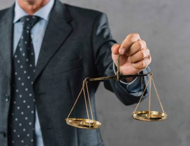 چرا وکیل لازم است؟ بررسی اهمیت حضور وکیل در مسائل حقوقی و زندگی اجتماعی